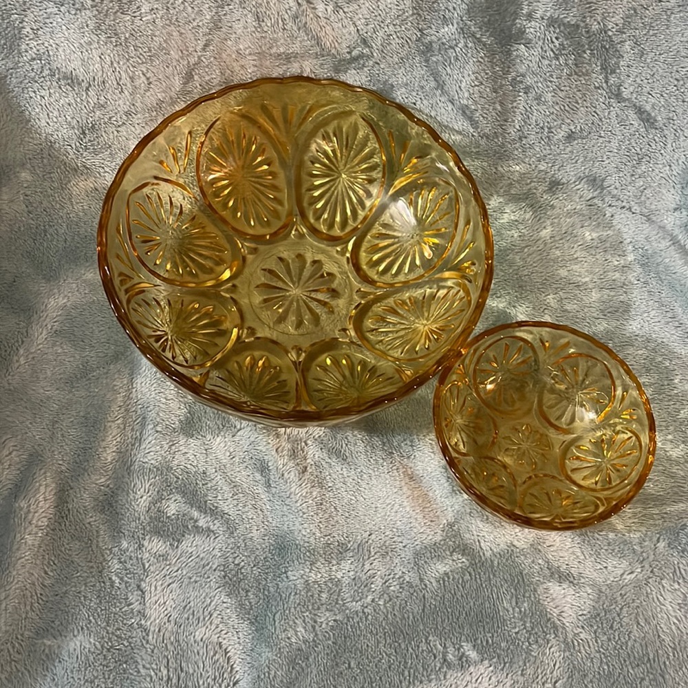 Vintage Honey Amber Anchor Hocking Maybe called Star Cameo Chip and Dip set